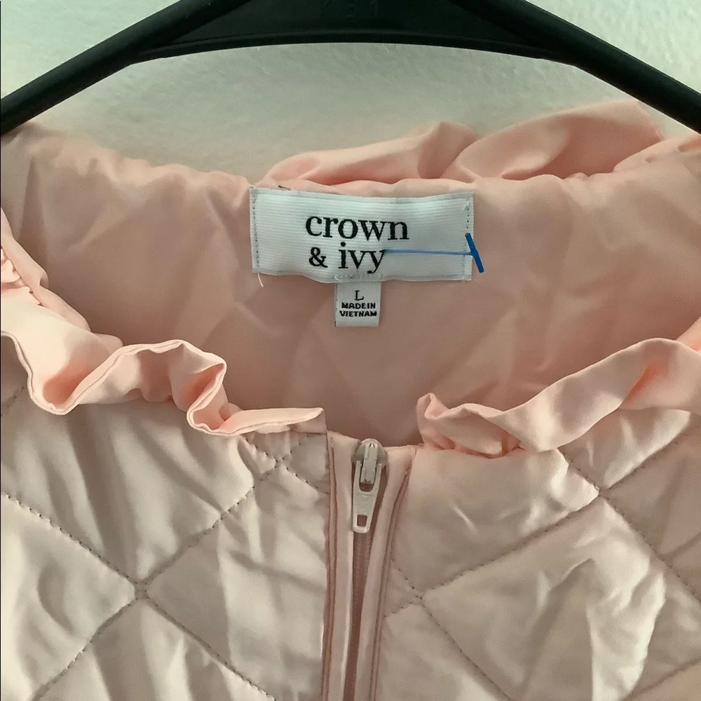 Crown and ivy‎